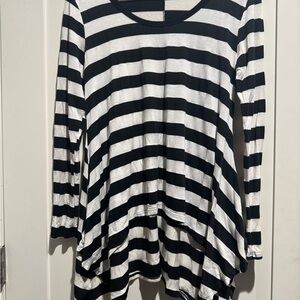 Acemi Black and White Striped Long Sleeve Top